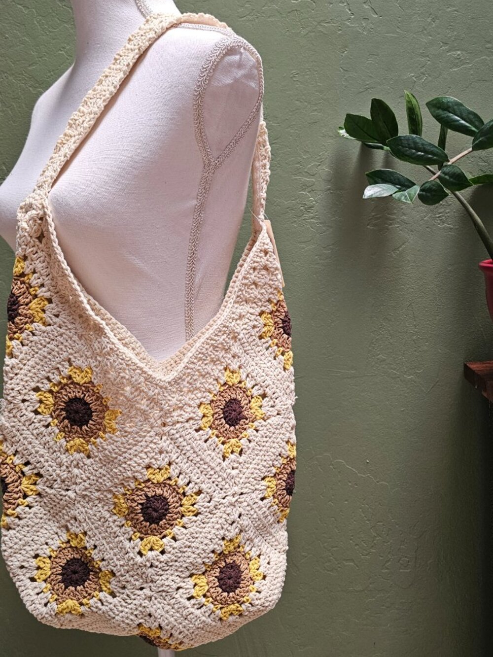 Hand Crochet Hobo Bag Sunflowers Beige Tote Handbag Boho Bohemian NWT - Picture 3 of 6